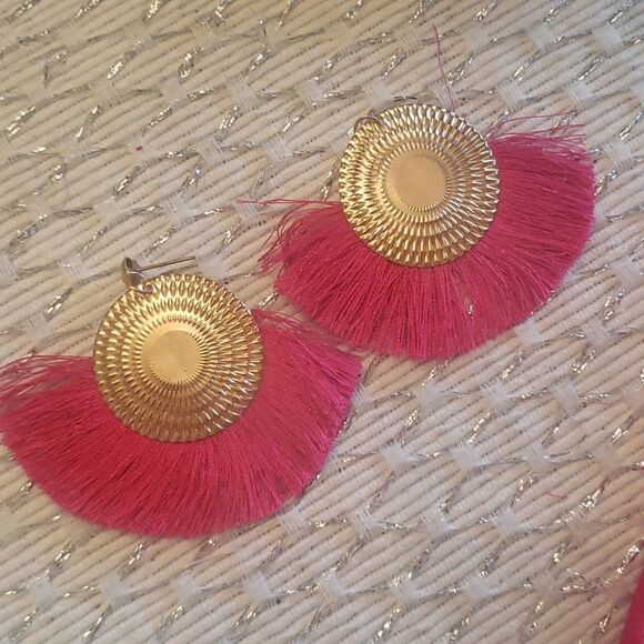 Betsey Johnson Hot Pink Wristlet and Earrings 💗Bundle - Picture 9 of 9